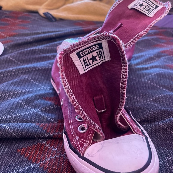 Converses - Picture 3 of 4